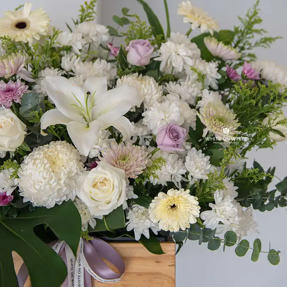 Serene Paradise flower stand