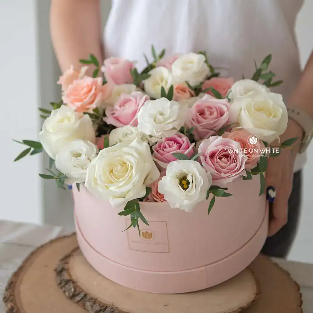 white and pink beautiful Flowers bouquet