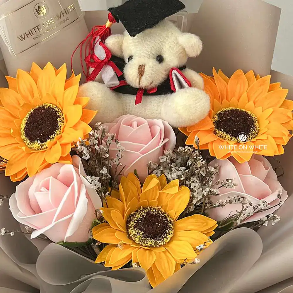 beautiful Flowers bouquet with taddy