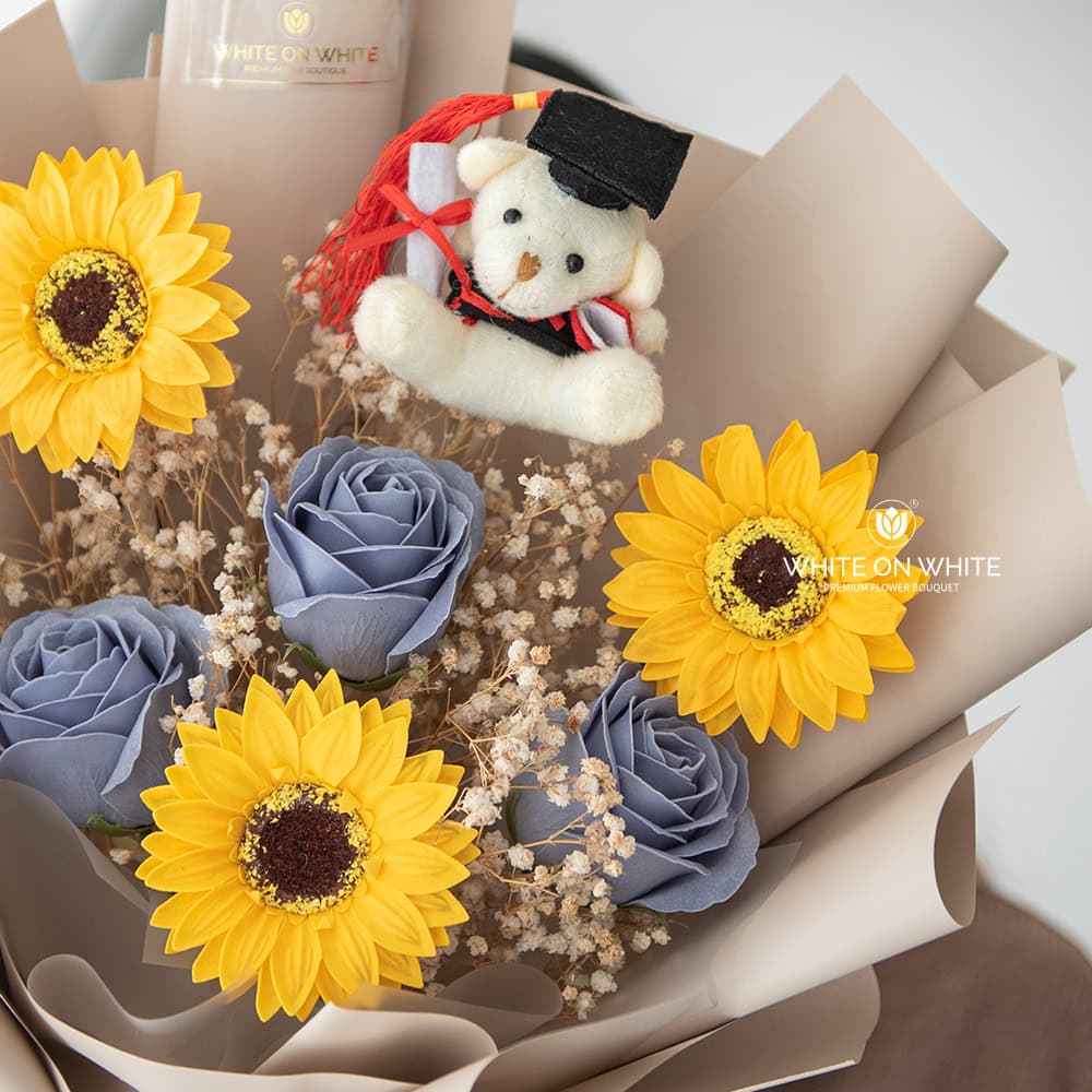 Cap & Bloom Bouquet -Graduation Flowers for Graduates