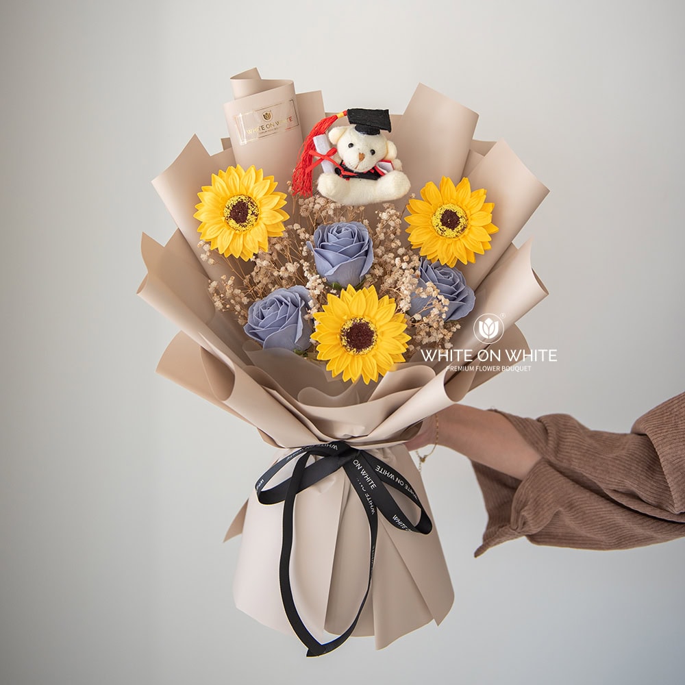 Cap & Bloom Bouquet -Graduation Flowers for Graduates