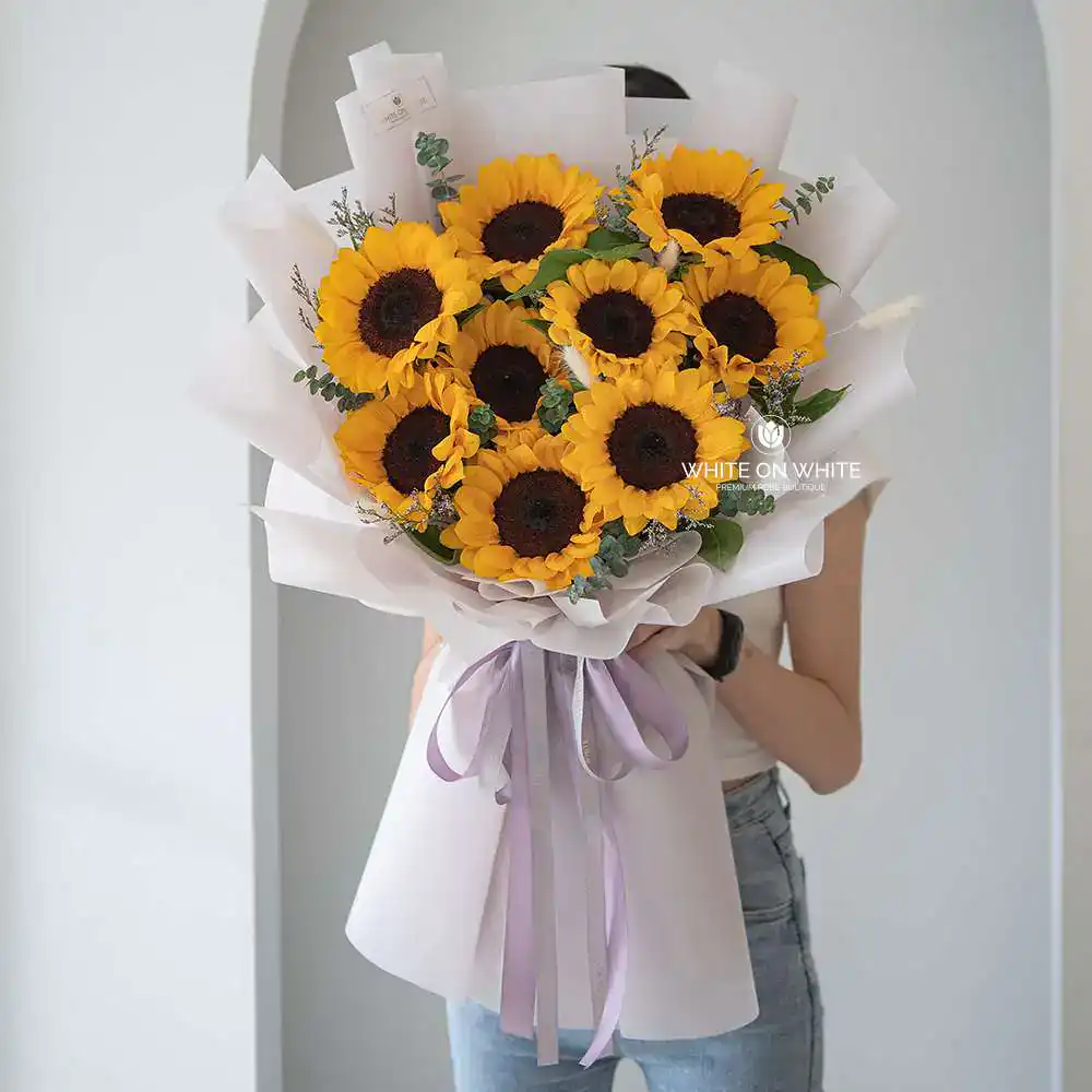 Helianthus Bouquet for graduation and birthday occasion, same day flower delivery