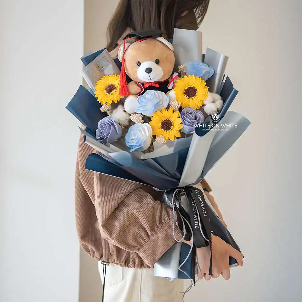 Remarkable success bouquet - Graduation flowers for graduates