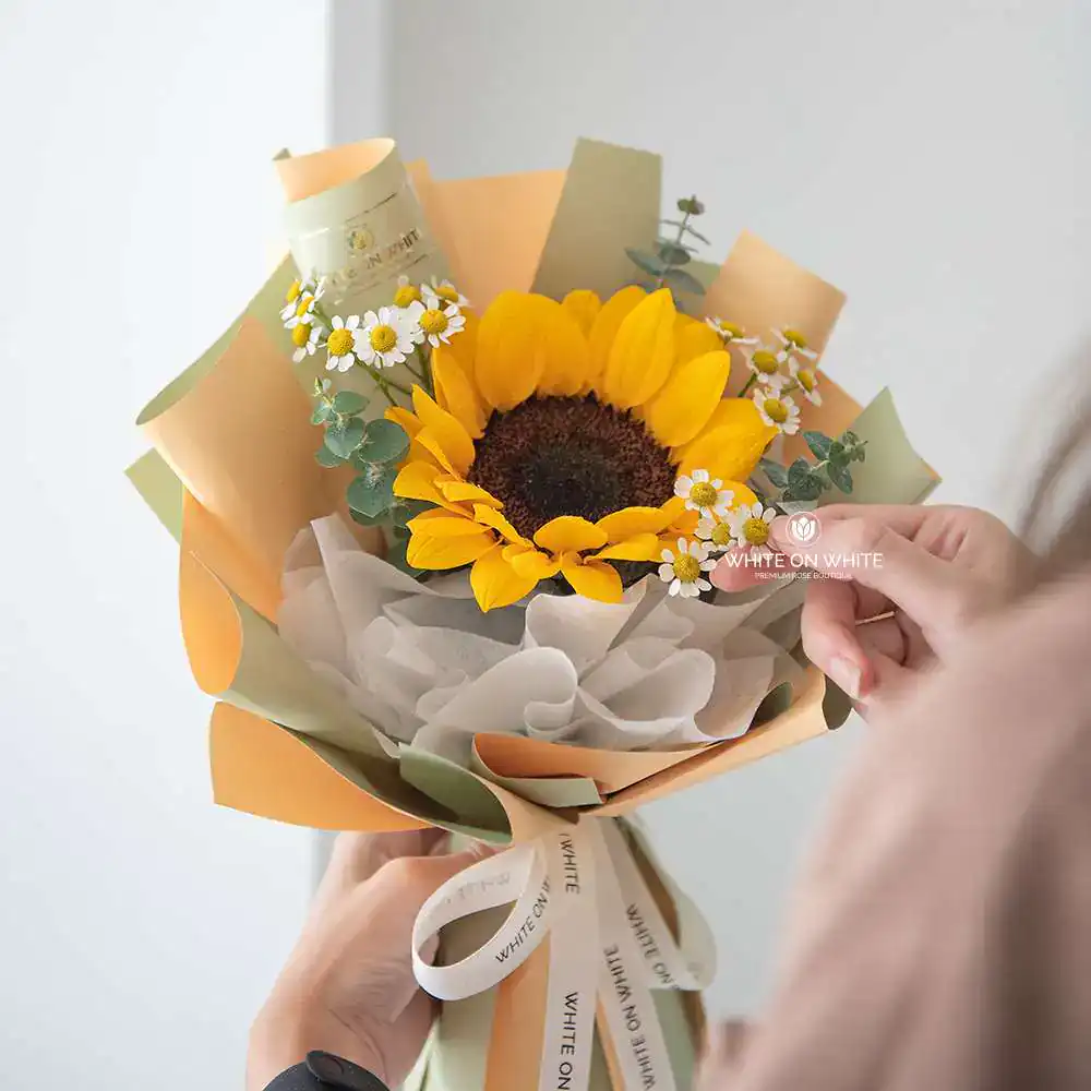 Time to shine bouquet - Graduation flowers for graduates