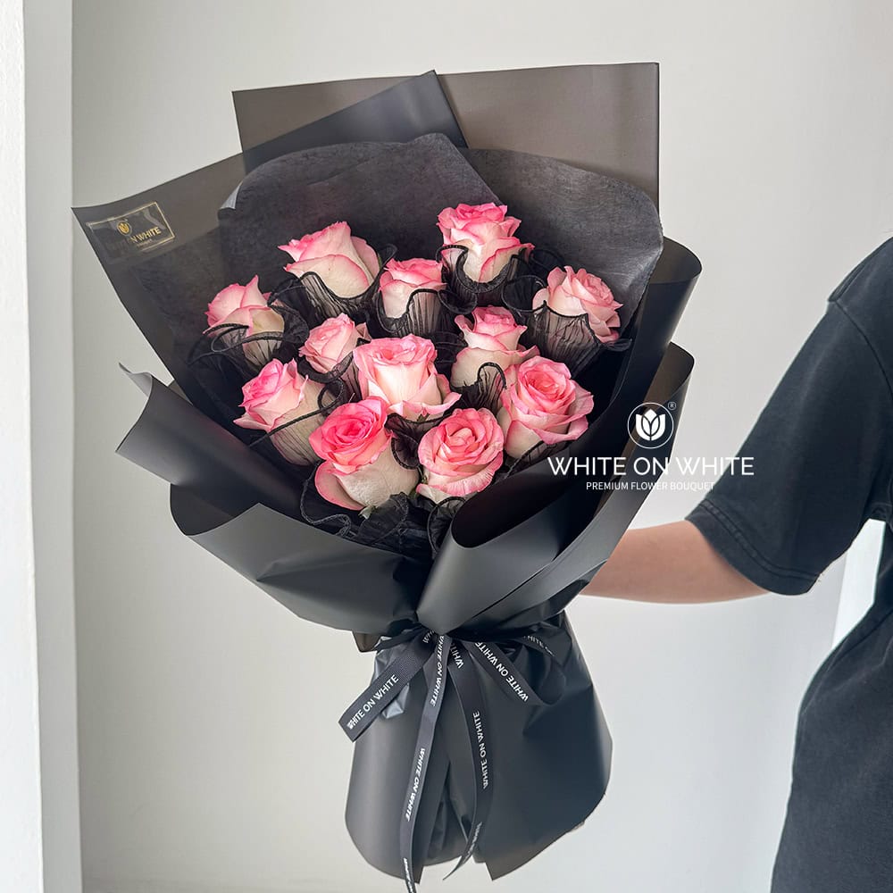 Elsa Rose Black Wrapping 3 What Flower Color Matches Your Graduation Outfit, flower graduation outfit, Elsa Rose Black Wrapping 3