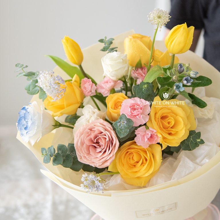 What Flower Color Matches Your Graduation Outfit, flower graduation outfit