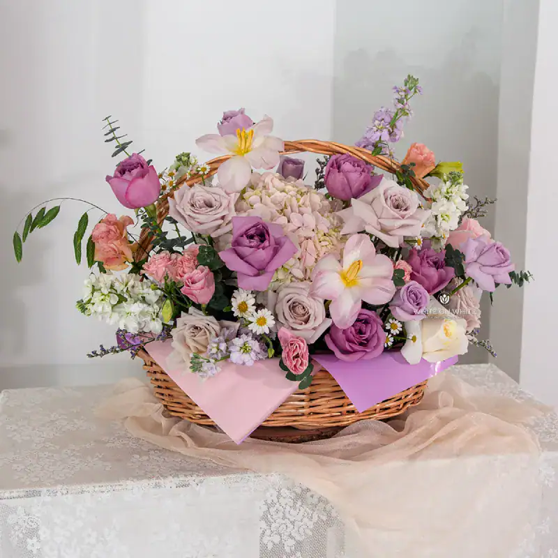 Berry Bloom Basket, flower basket, fresh flower, ipoh florist, white on white florist