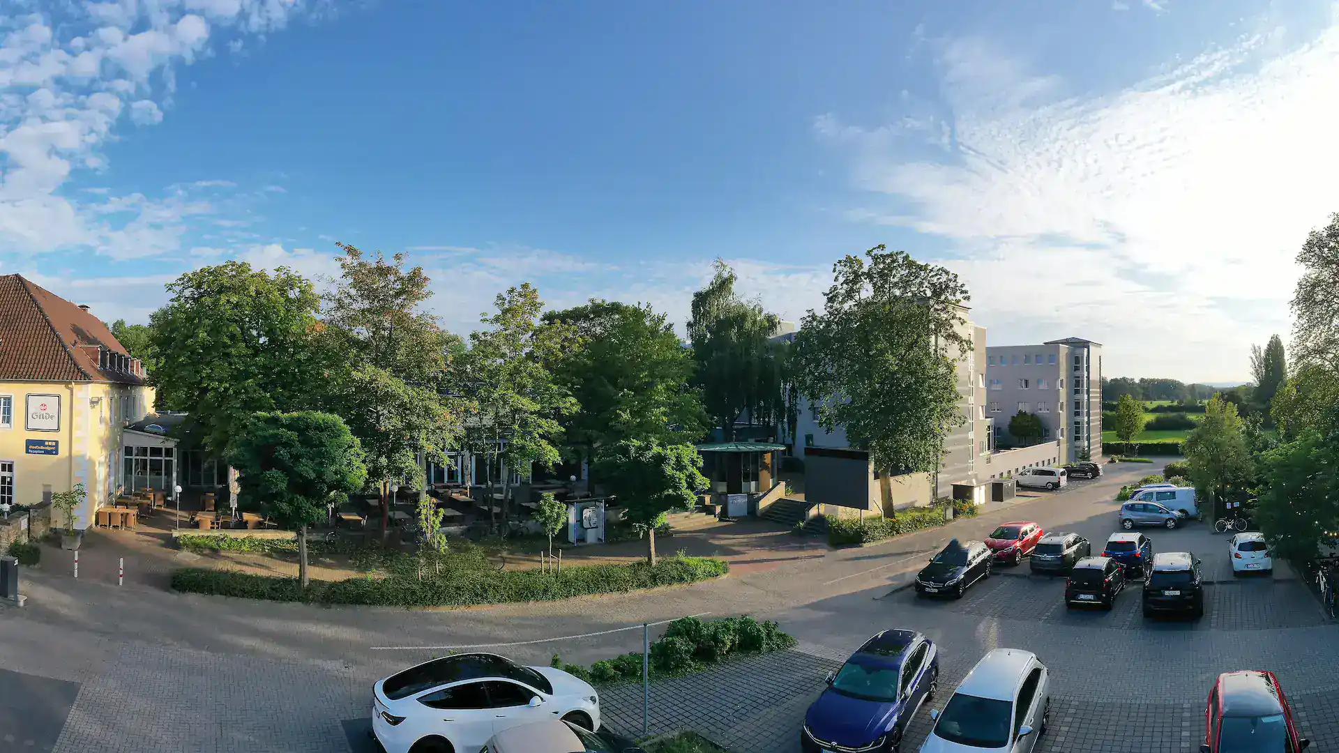 Designhotel Wienecke XI. mit Parkplatz und benachbarter Wülfeler Brauereigaststätte