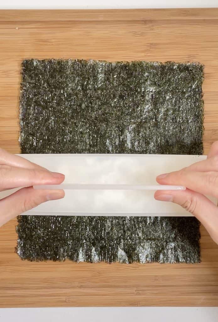 pressing the rice with the musubi press