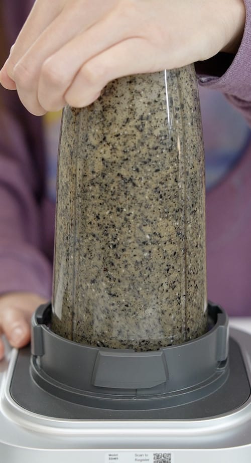 Blending sesame paste