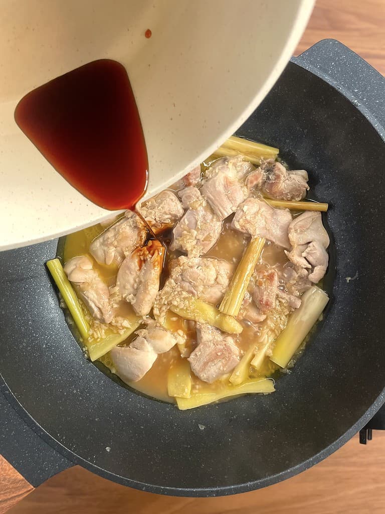 add caramel sauce to chicken