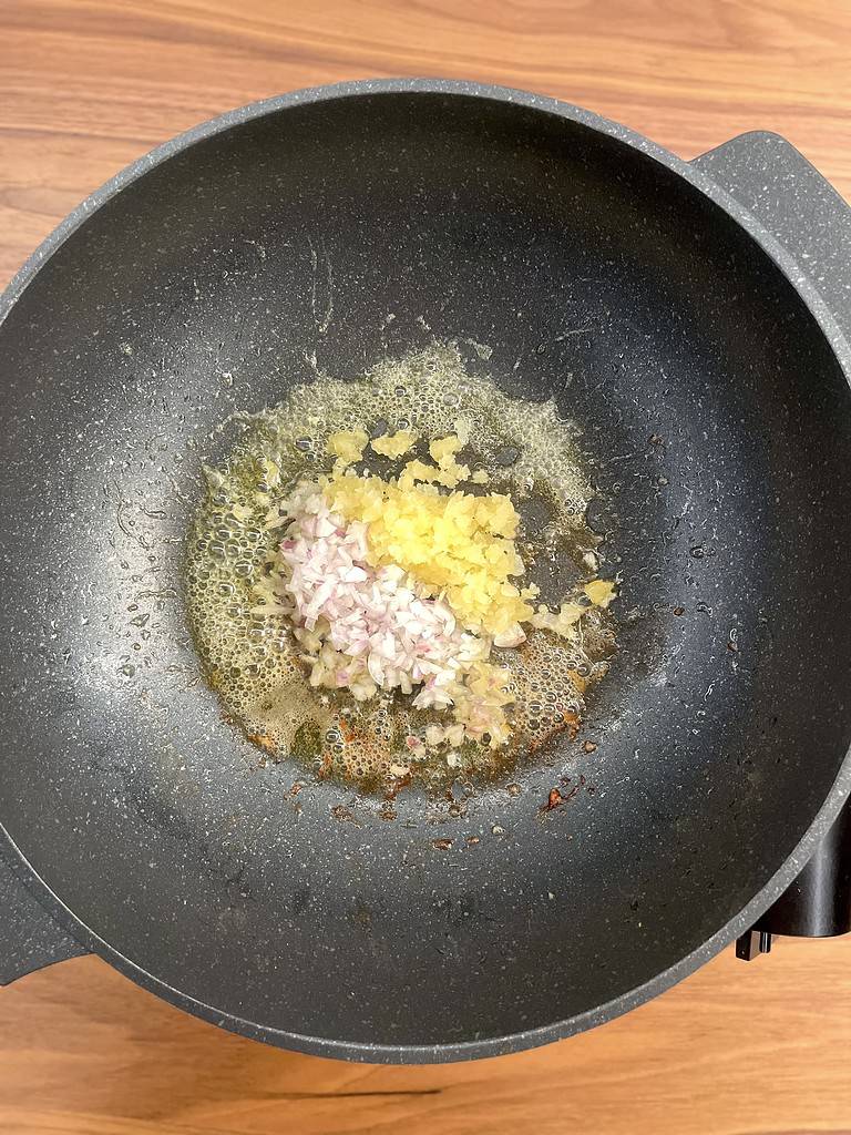 saute garlic and shallot