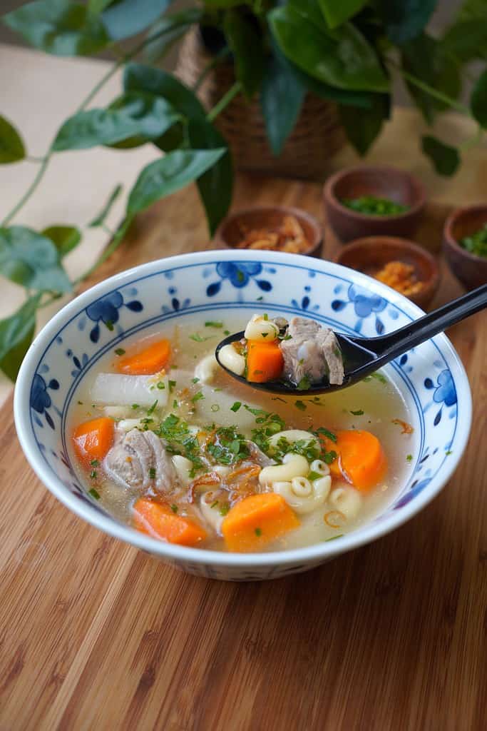 Vietnamese Macaroni Soup