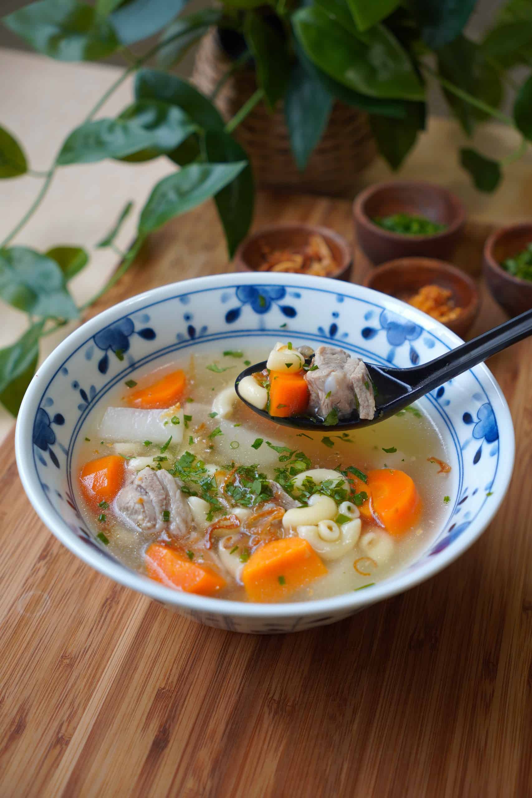 Vietnamese Macaroni Soup