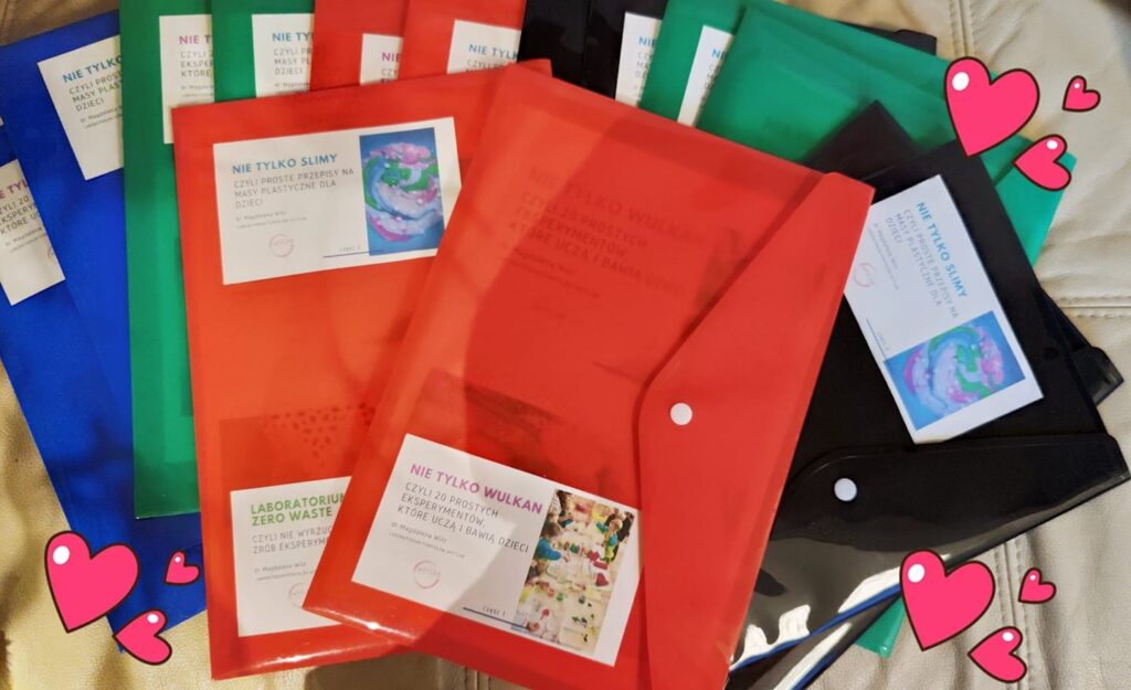 Plik z organizacją plików edukacyjnych dla dzieci, kolorowe teczki na dokumenty edukacyjne, ekologiczne rozwiązania dla nauczycieli, materiały do nauki i eksperymentów dla dzieci, Wittlab.