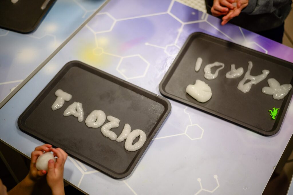 Plik nazwa: wittlab-eksperymenty-na-dlugopisach-2023.jpg.