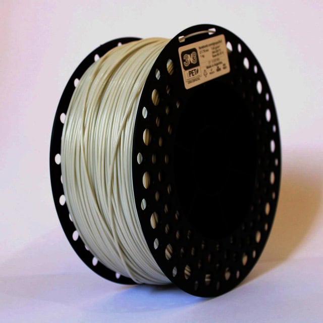 Bobina de fil de impresión 3D PET para fabricación de modelos y prototipos, resistente y duradera, disponible en 3D Casa Bureu Plásticos.