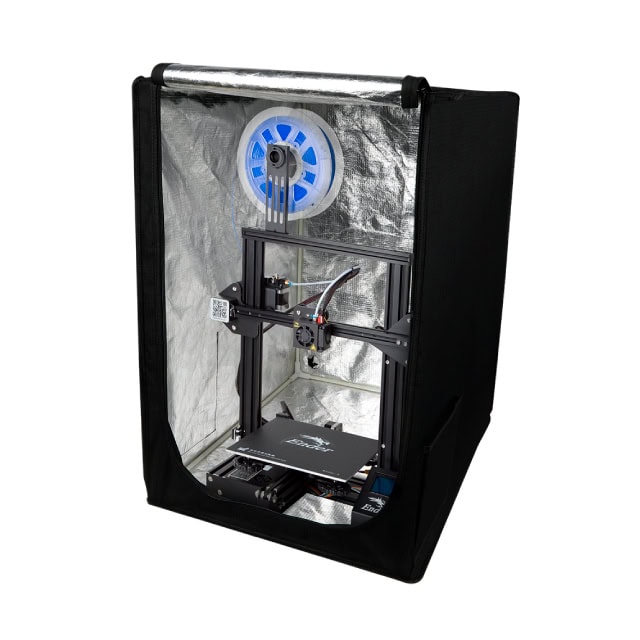 Registro de impresora 3D en caja de impresión con ventilador y estructura metálica para impresión en 3D.