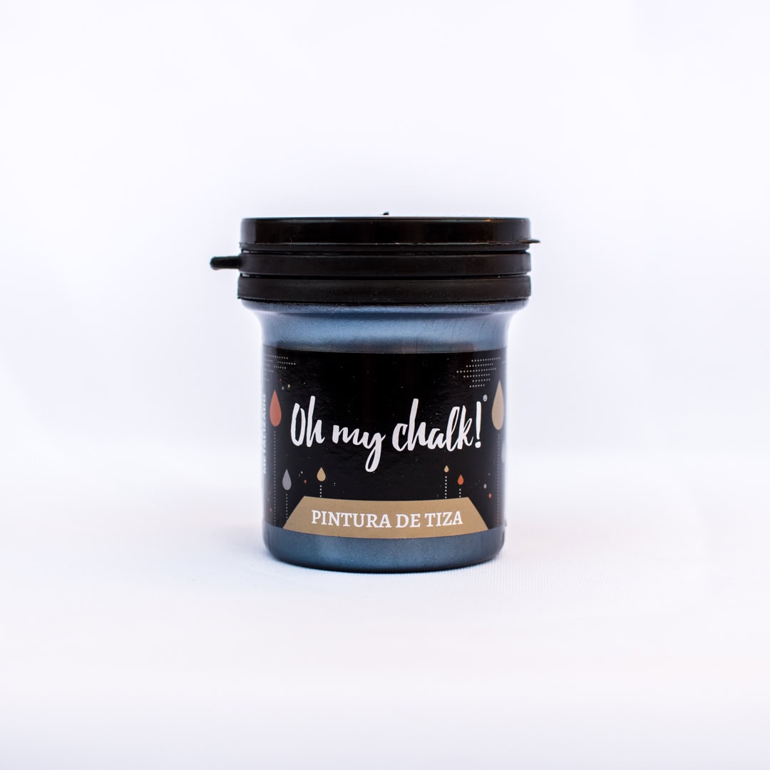 Tiza plástica para pintura de pizarras y proyectos artísticos, ideal para uso escolar y decorativo, con calidad premium y fácil aplicación.