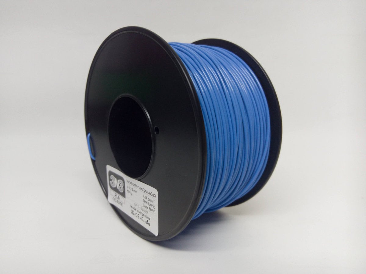 Filamento PLA para impresión 3D, color azul, en carrete de plástico de alta calidad.