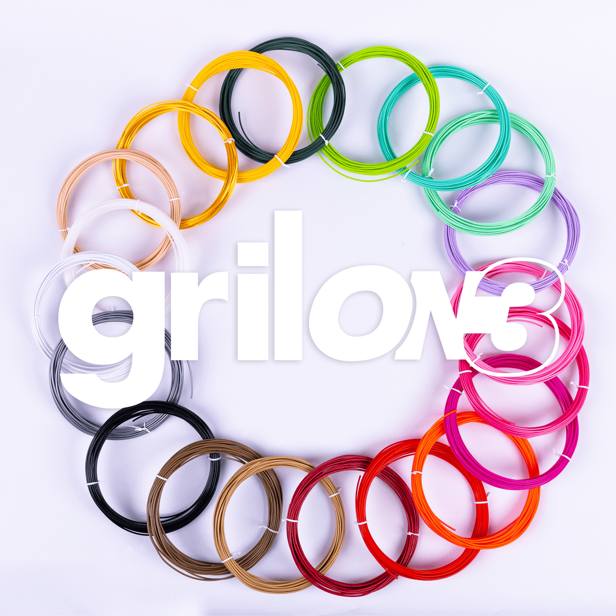 Ligas de filamentos de plástico de diferentes colores para impresión 3D, en un círculo con el logo de 3D Casa Bureu Plásticos.