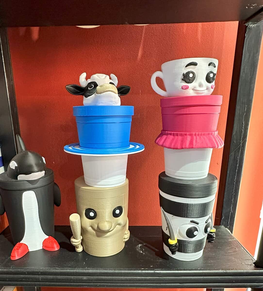 Alternativo: Decorativos maceteros en forma de personajes divertidos, ideales para transformar espacios con creatividad y estilo.