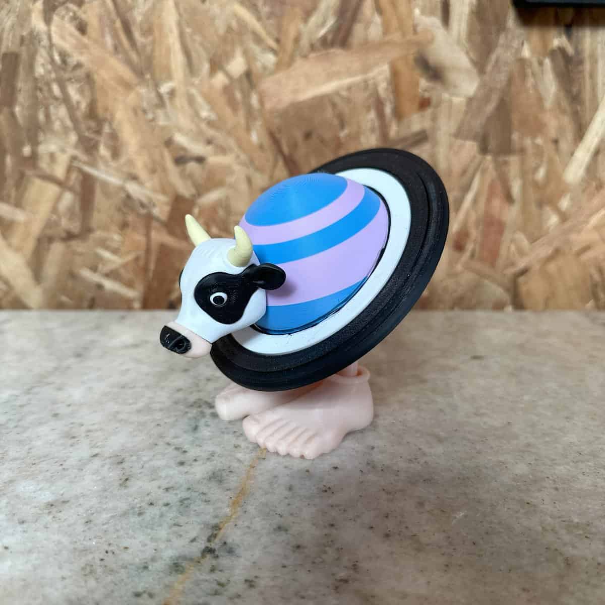 Acaballo de plástico decorativo colorido, diseño moderno, ideal para decoración infantil y coleccionismo, robusto y resistente, fabricado con materiales plásticos de alta calidad.