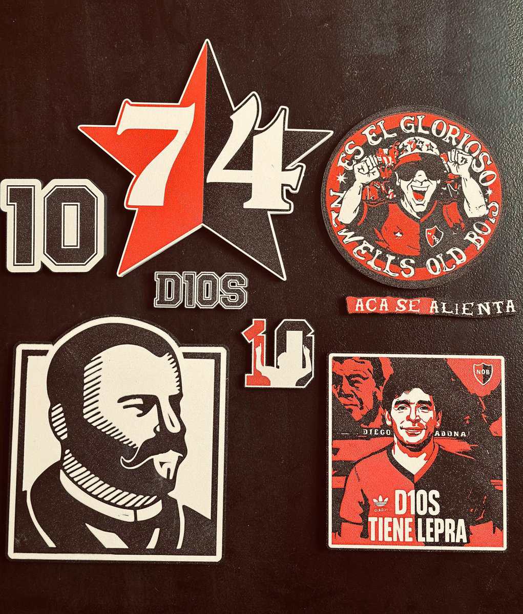 Adhesivos decorativos en 3D de alta calidad, ideales para personalizar espacios con diseños creativos y originales en plástico.