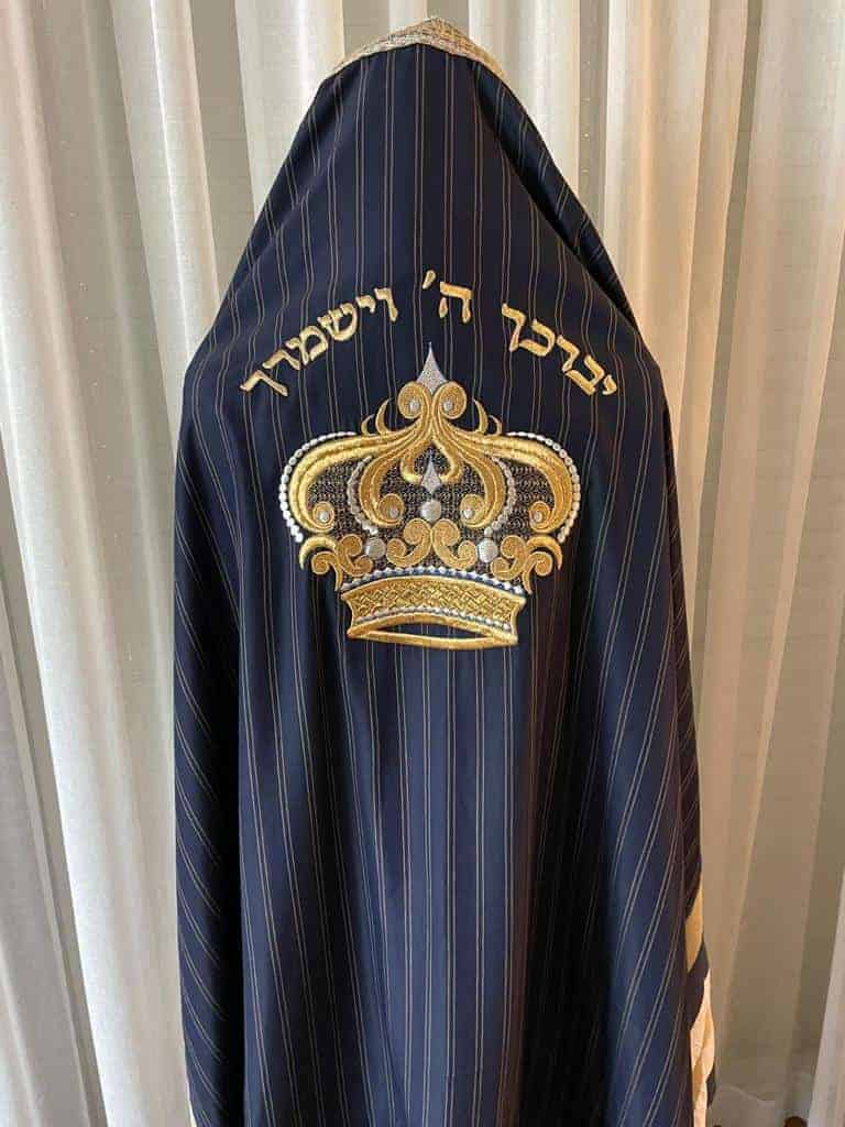 רקמה יוקרתית ומפוארת על טלית בהזמנה אישית של המעצבת חנה מנקס