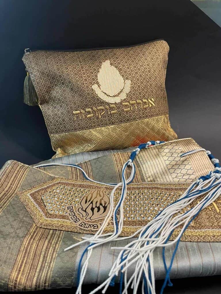 סט בעיצוב אישי עם סמל האש שלי בציפוי זהב טהור של המעצבת חנה מנקס