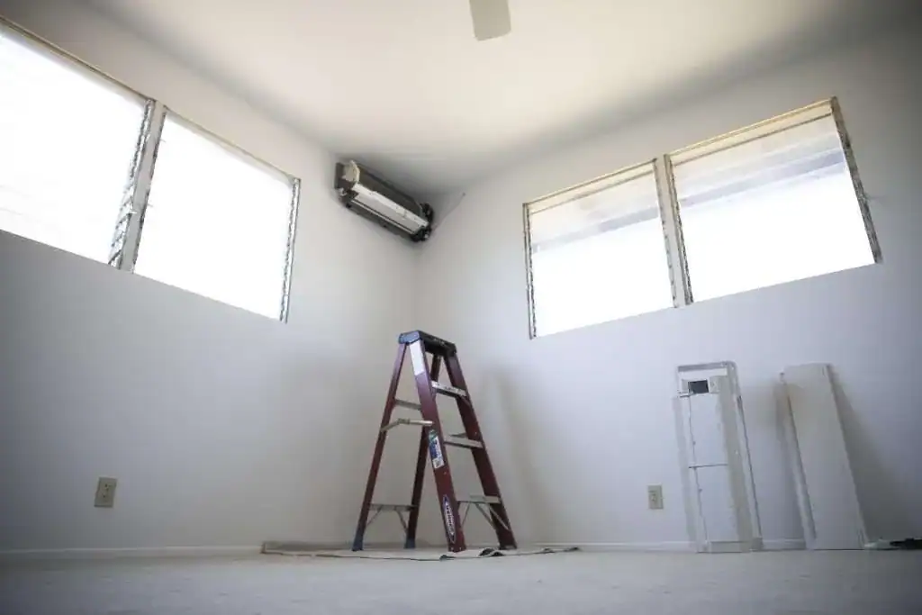 Professional-Ductless-Mini-Split-Indoor-Unit-Installation-Ladder