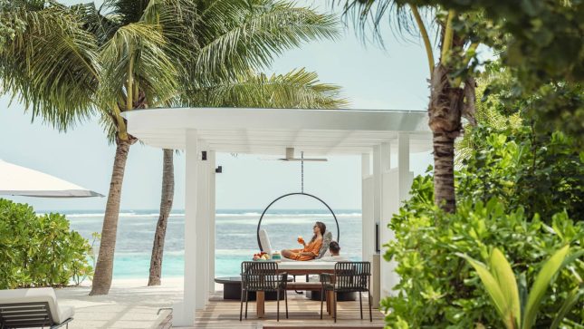 Four Seasons KudaHuraa-Sunrise/Sunset Beach Villa with Pool/Sunset Family/Sunrise Family