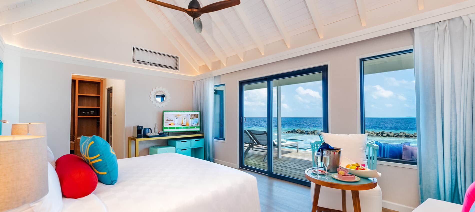 Honeymoon Sunset Water Villa with Pool