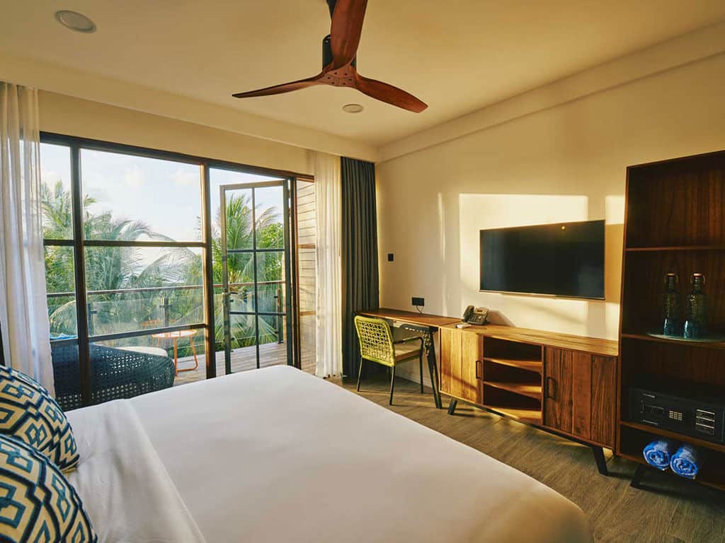 Beach Hotel Dhigurah - Ocean view Room / Beach Front Room