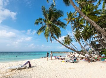 Day-trips / overnight stays in local islands