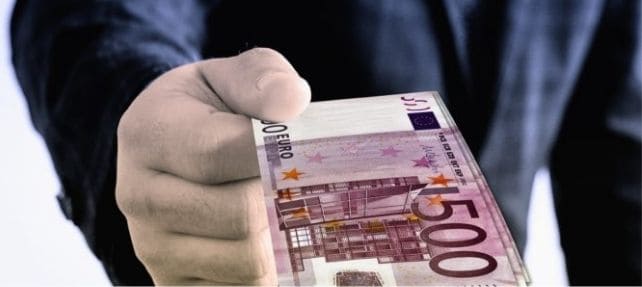 Tipos de arras y consecuencias de pactar cada una de ellas Tipos de arras y consecuencias de pactar cada una de ellas