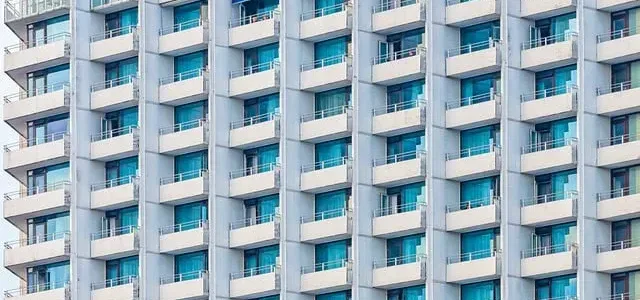 ¿Puede el propietario de una vivienda de protección oficial alquilarla a un tercero?