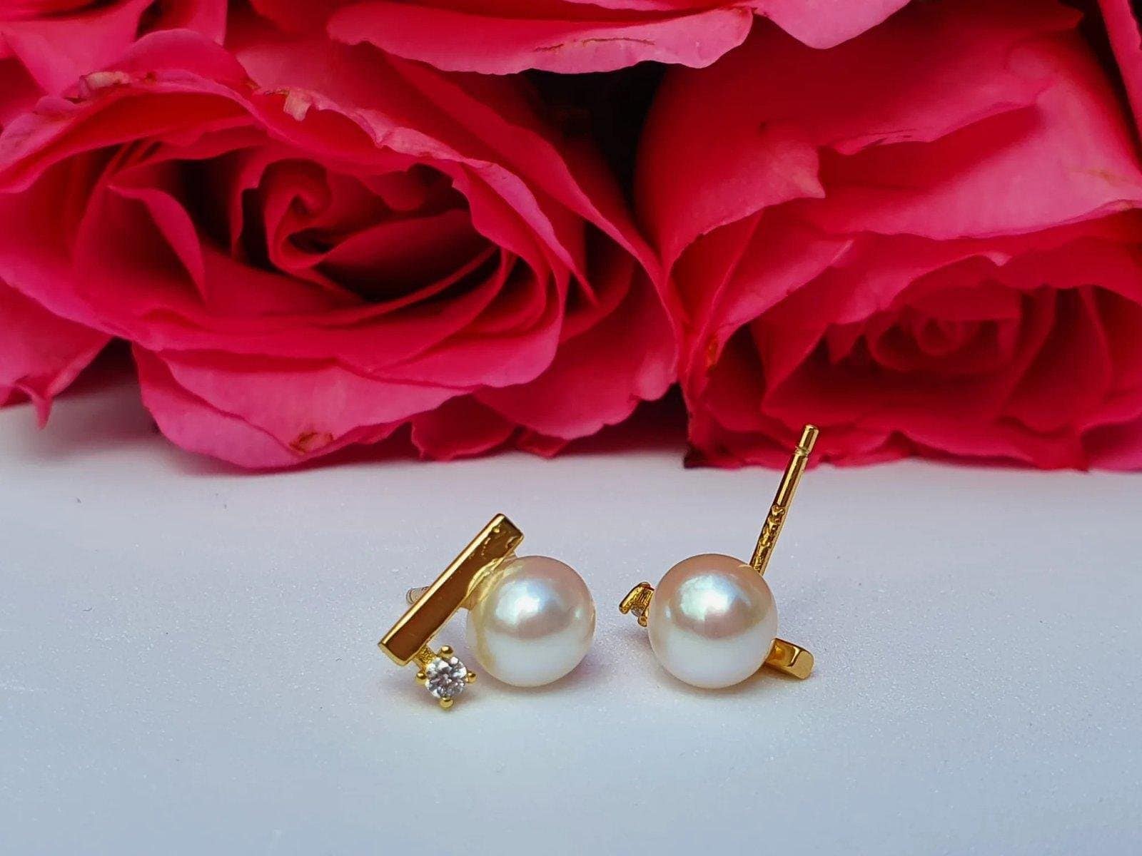 LUA Natural Pearl Stud Earrings - Εικόνα 3