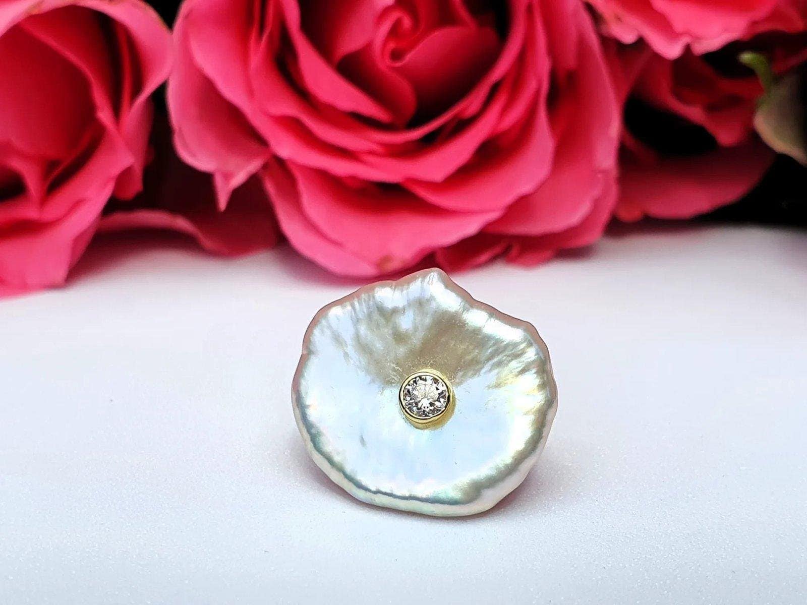LINDA Baroque Natural Pearl Flat Stud Earrings with CZ - Εικόνα 3