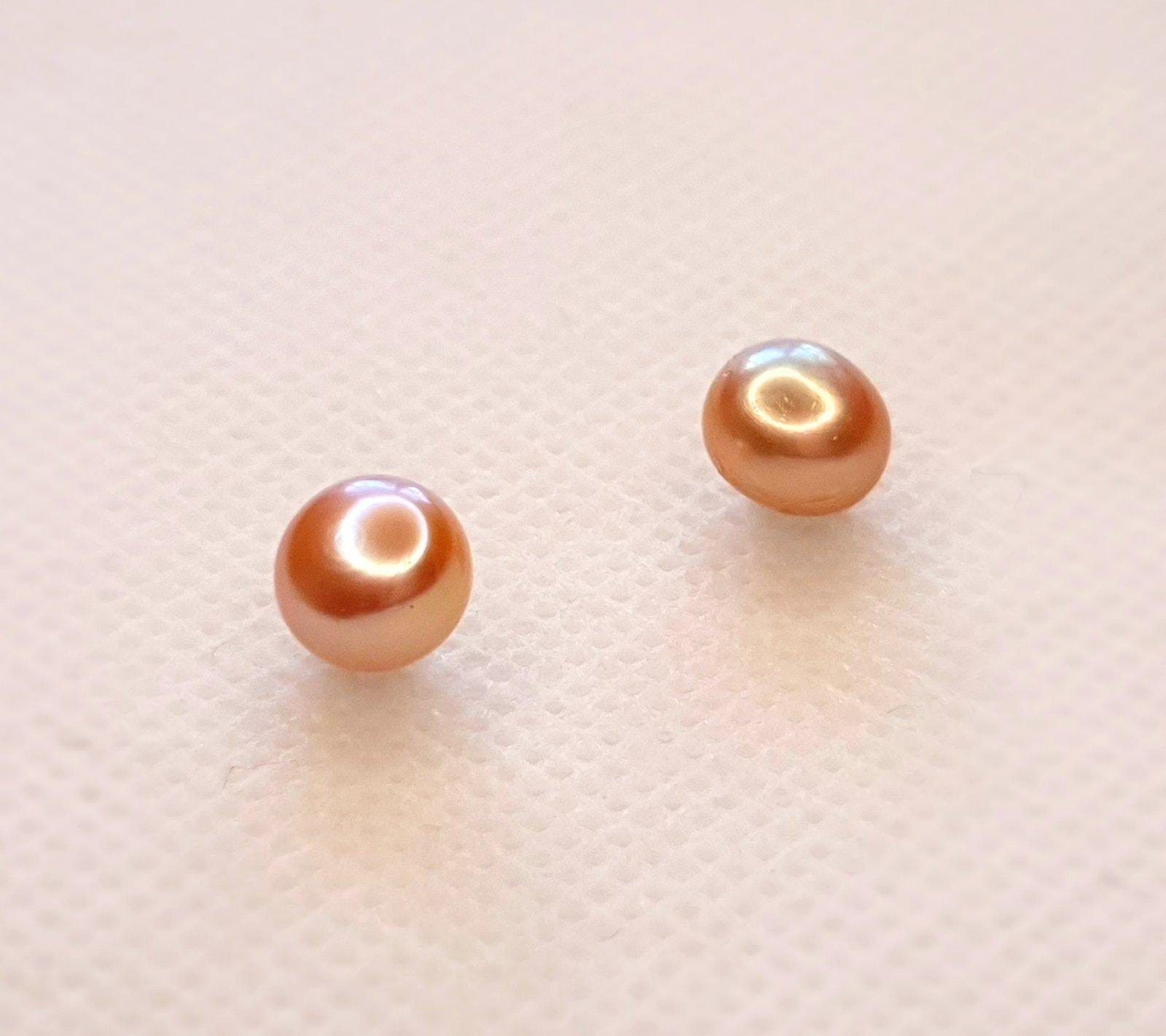 NURA Natural Freshwater Pearl Stud Earrings - Image 5