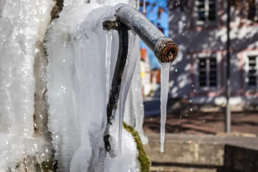 immediate frozen or burst pipe repair.