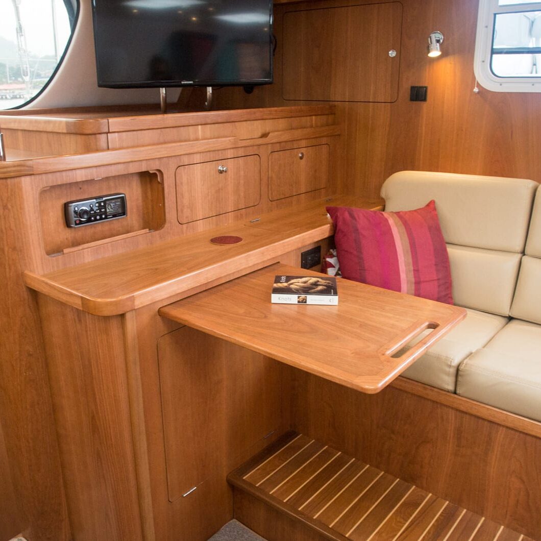 The pull-out table gives you additional work space for your laptop or somewhere to put down your cocktail!