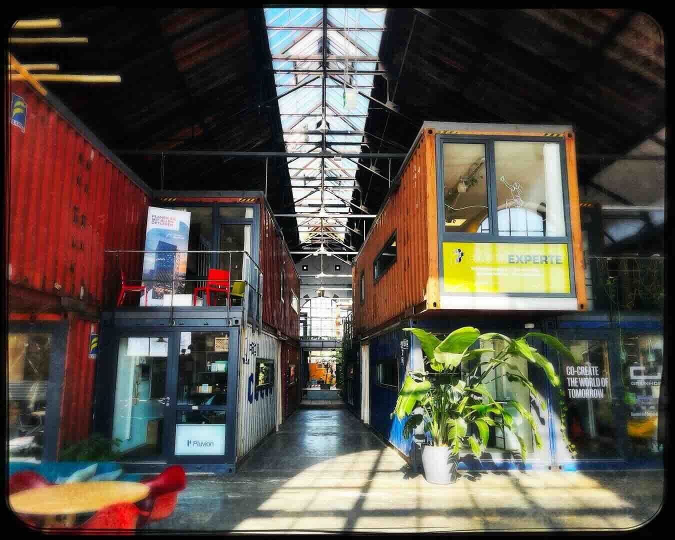 Zeitmanagement-Seminar in Freiburg – moderne Lernatmosphäre im Seminarraum des Grünhof Kreativparks