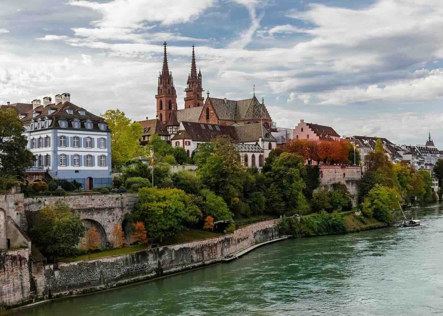 Zeitmanagement Seminar Basel – Blick auf Münster mit Rheinpromenade