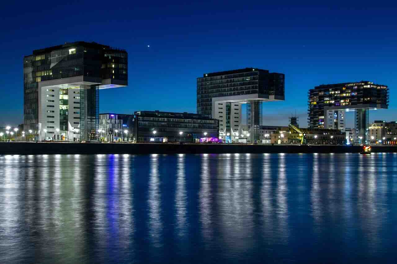 Telefonakquise Seminar Köln – Kranhäuser im Rheinauhafen mit inspirierender Seminarumgebung