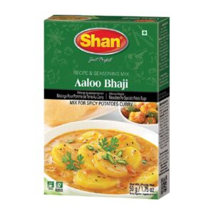 Asiatischer Lebensmittelladen mit Shan Aaloo Bhaji Packung.