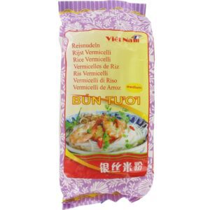 Asiatische Lebensmittel Online-Shop. Reisnudeln in Verpackung mit Gerichtbild.
