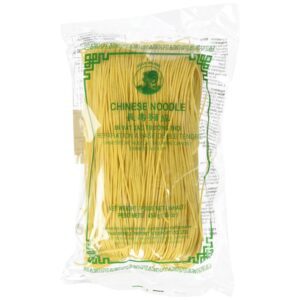 Chinesische Nudeln im transparenten Beutel, asiatischer Lebensmittel Online-Shop.