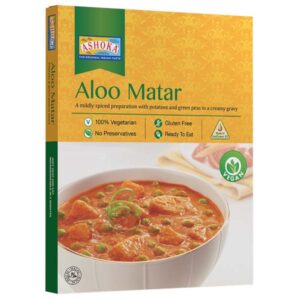 Asiatischer Lebensmittelladen - Aloo Matar, vegetarisches indisches Gericht in Schüssel.