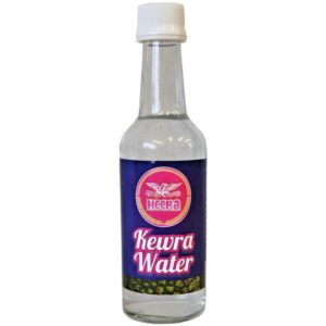 Asiatischer Kewra Wasser in kleiner Flasche, ideal für kulinarische Anwendungen.